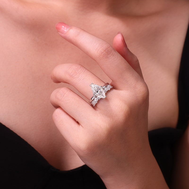 Luxury 5 Carat Round Cut Moissanite Engagement Ring(18)