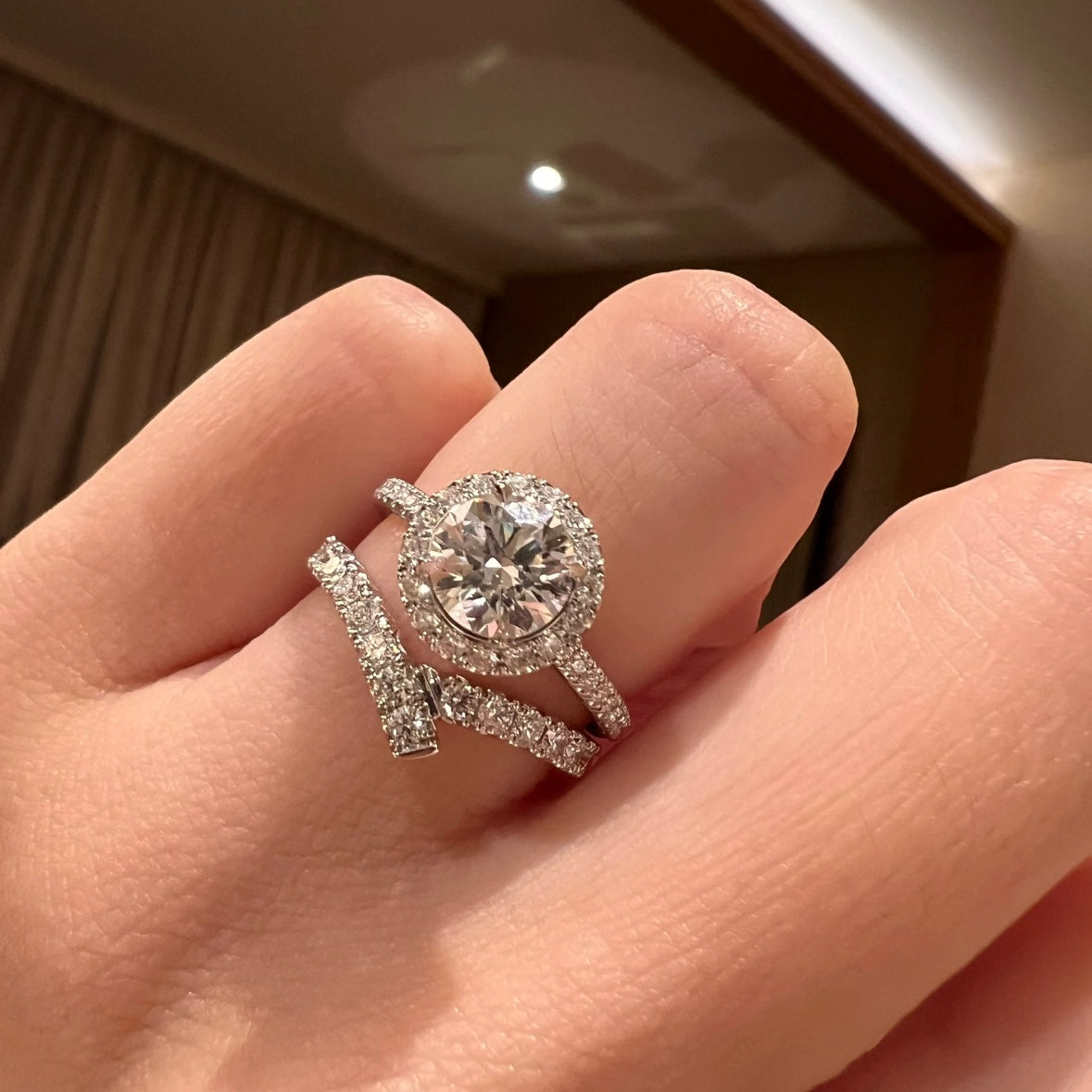 Ehering mit Moissanit-Diamanten