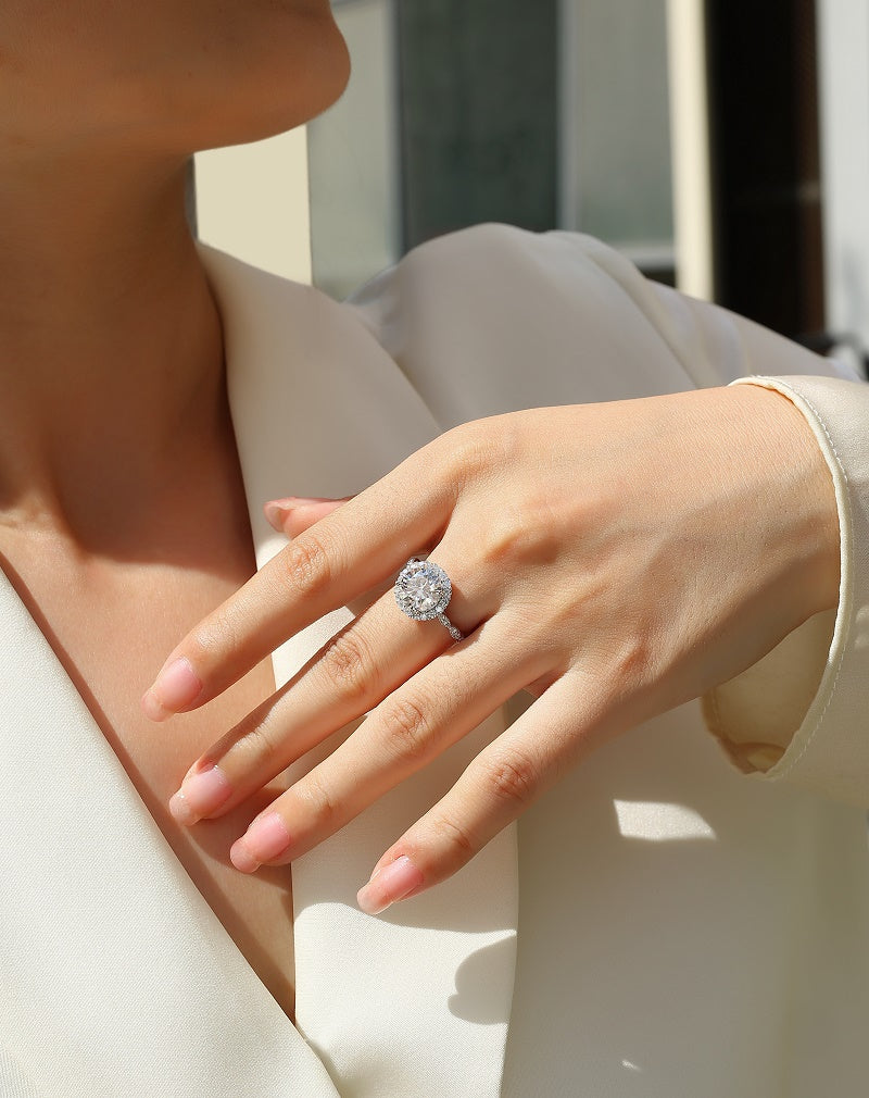 Luxury 5 Carat Round Cut Moissanite Engagement Ring(13)