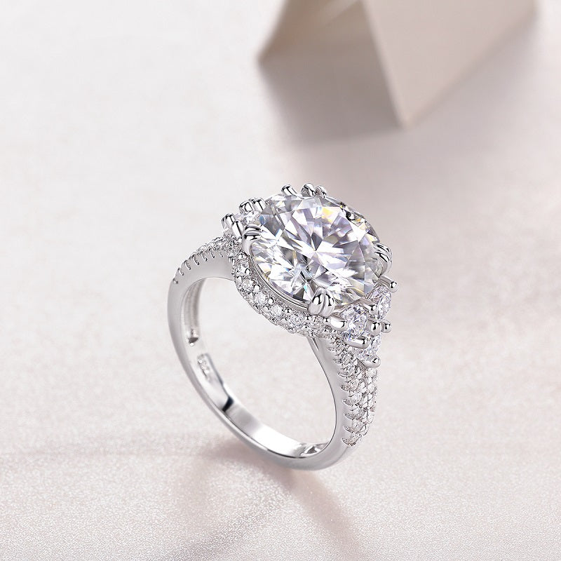 Luxury 5 Carat Round Cut Moissanite Engagement Ring