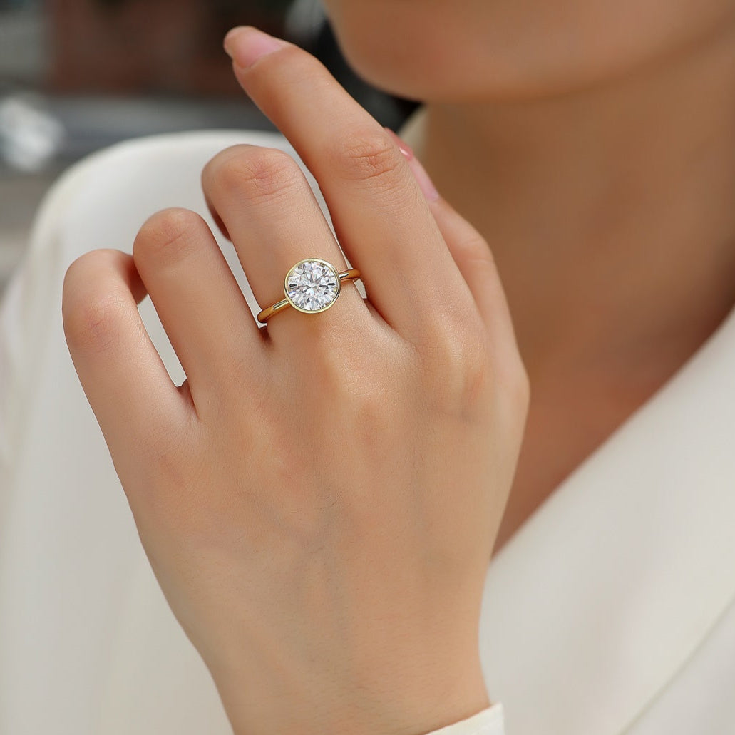 Luxury 5 Carat Round Cut Moissanite Engagement Ring（07）