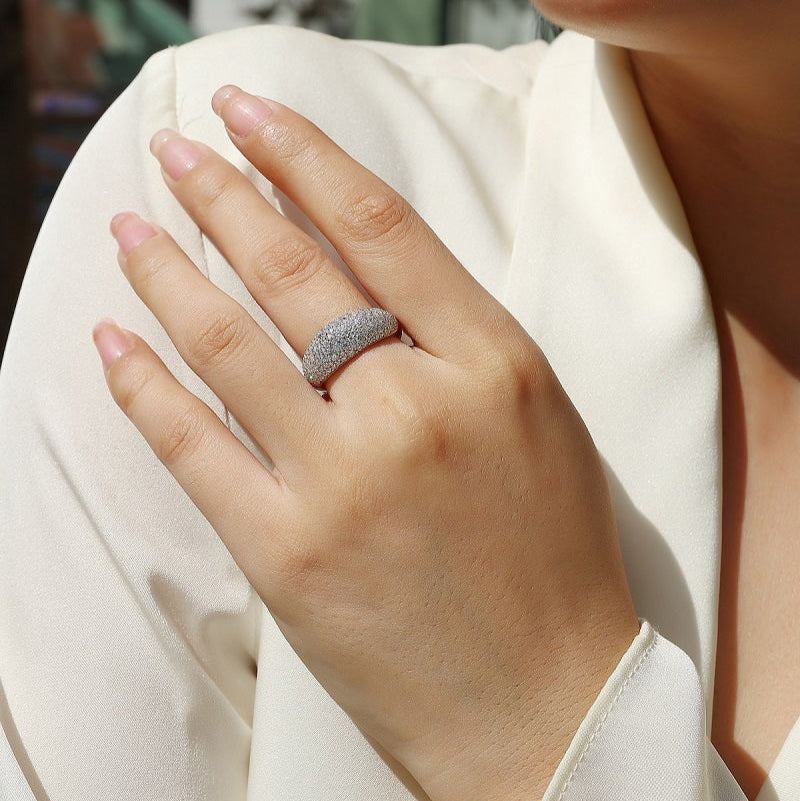 Luxury 5 Carat Round Cut Moissanite Engagement Ring（11）