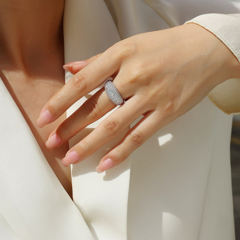 Luxury 5 Carat Round Cut Moissanite Engagement Ring（11）