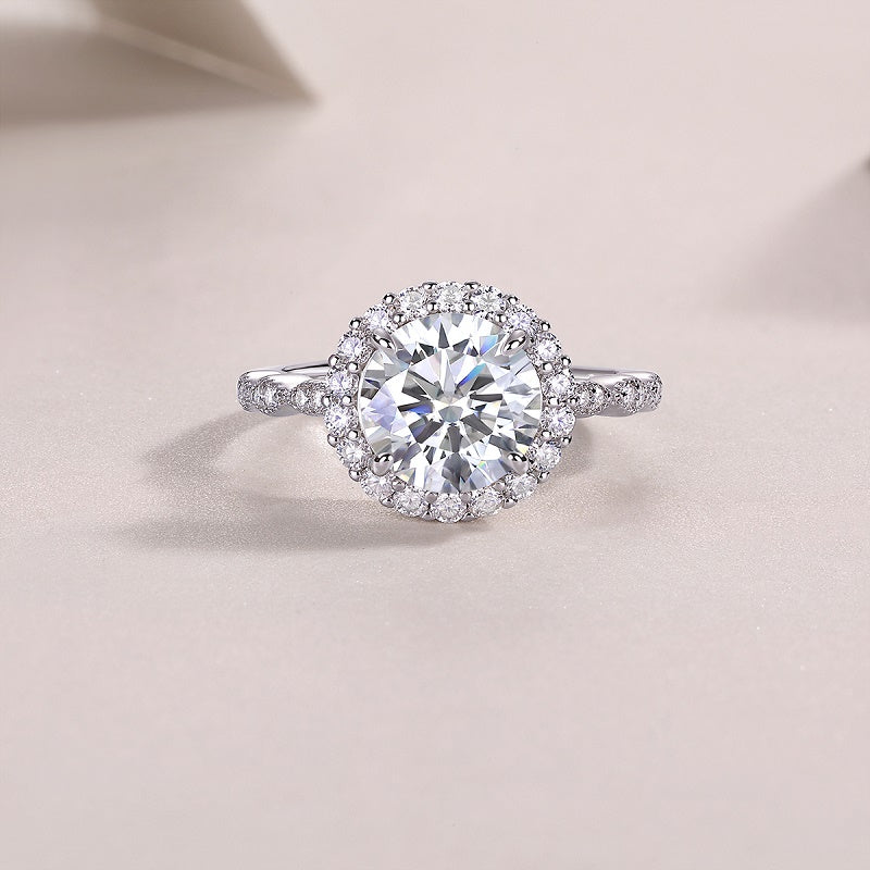 Luxury 5 Carat Round Cut Moissanite Engagement Ring（13）