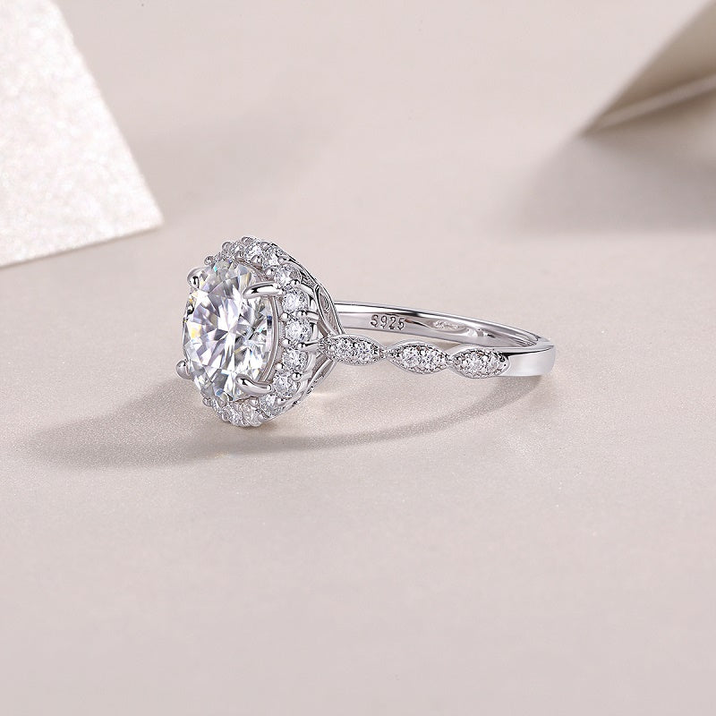 Luxury 5 Carat Round Cut Moissanite Engagement Ring（13）