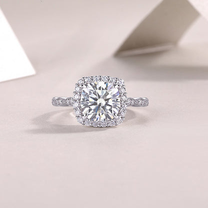 Luxury 5 Carat Round Cut Moissanite Engagement Ring（15）