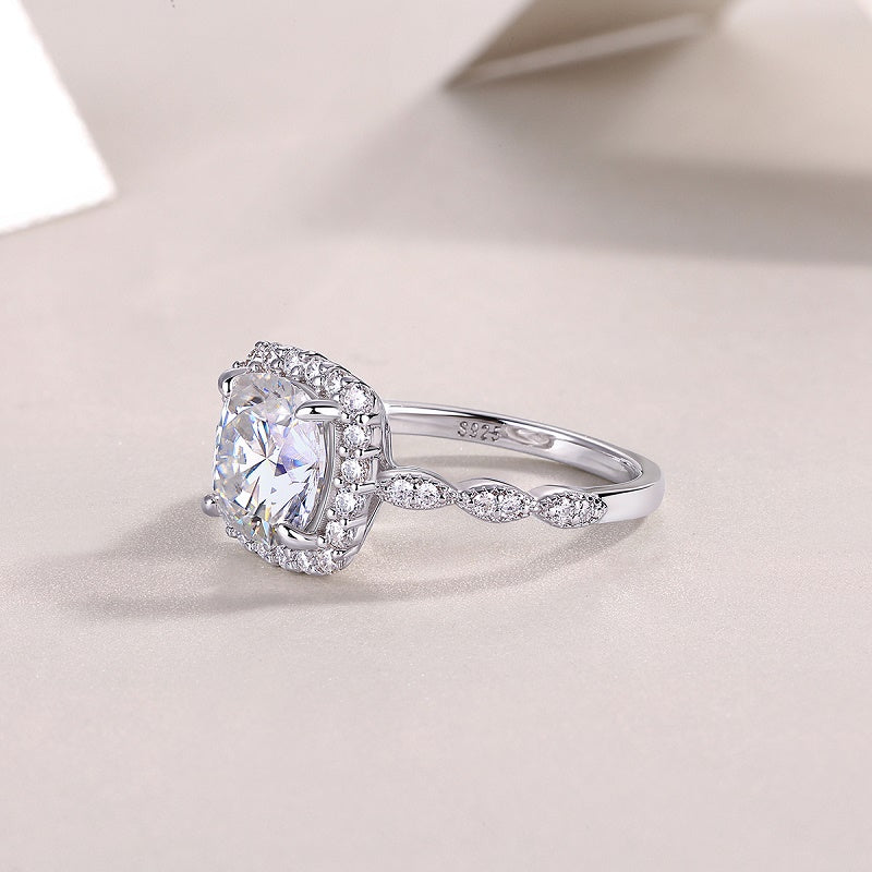 Luxury 5 Carat Round Cut Moissanite Engagement Ring（15）