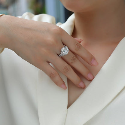 Luxury 5 Carat Round Cut Moissanite Engagement Ring