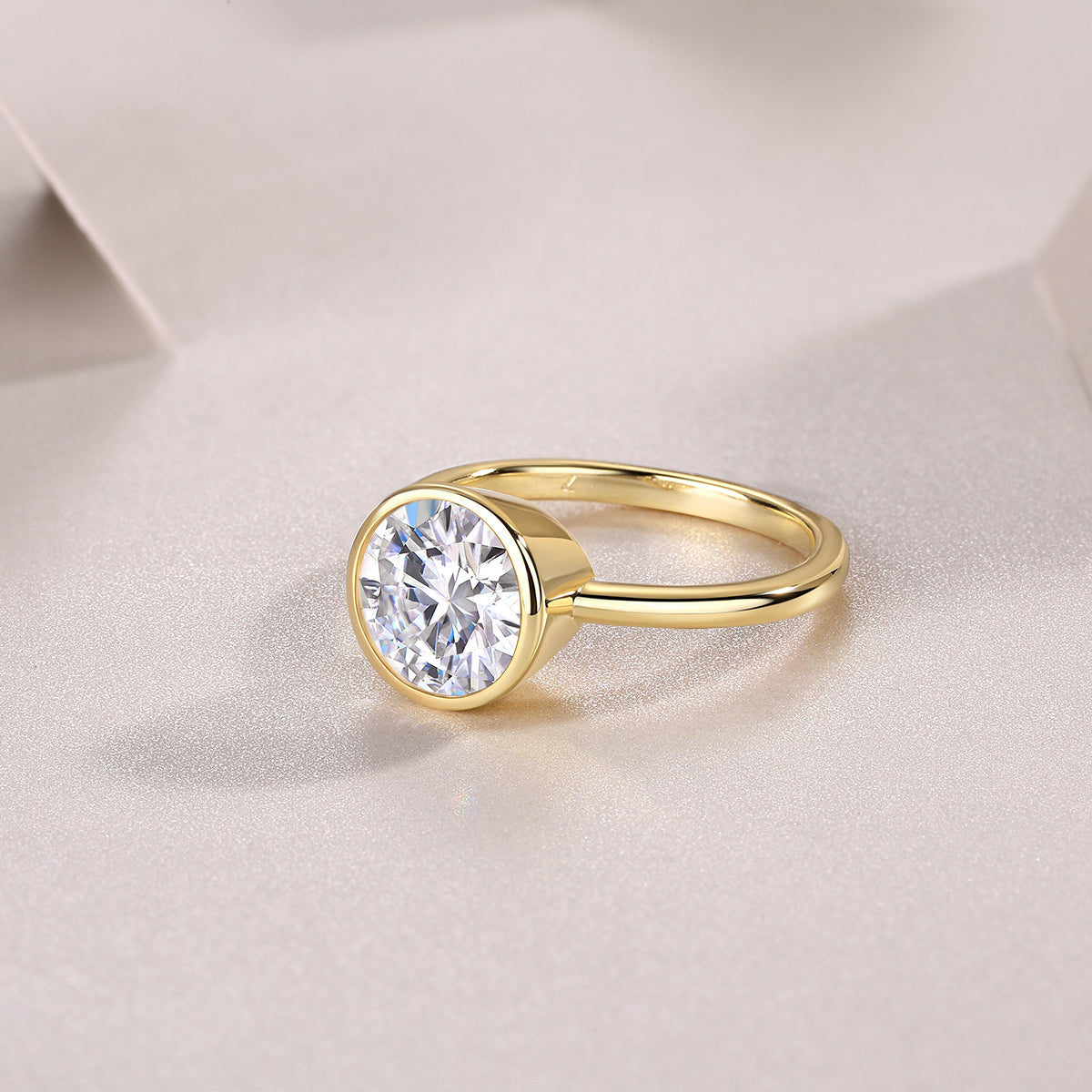 Luxury 5 Carat Round Cut Moissanite Engagement Ring（07）
