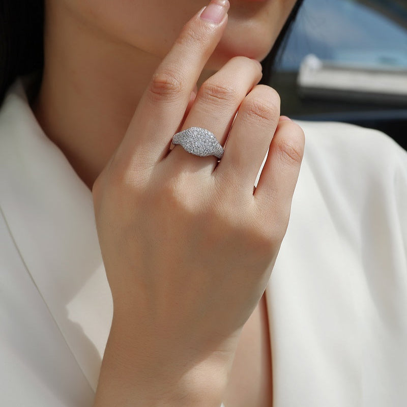 Luxury 5 Carat Round Cut Moissanite Engagement Ring（10）