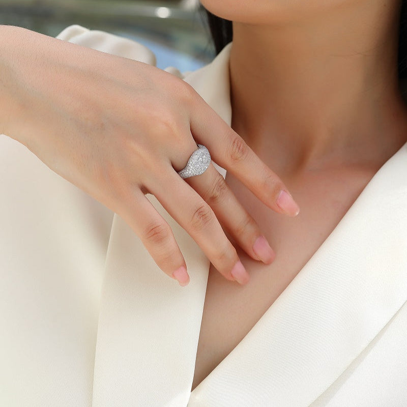Luxury 5 Carat Round Cut Moissanite Engagement Ring（10）