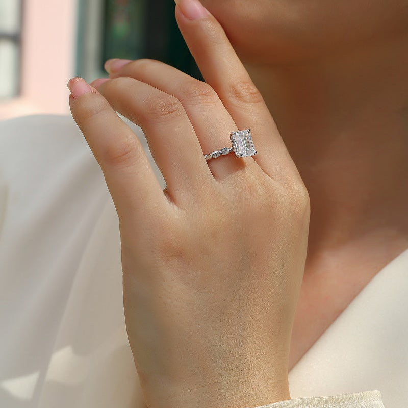 Luxury 5 Carat Round Cut Moissanite Engagement Ring（12）