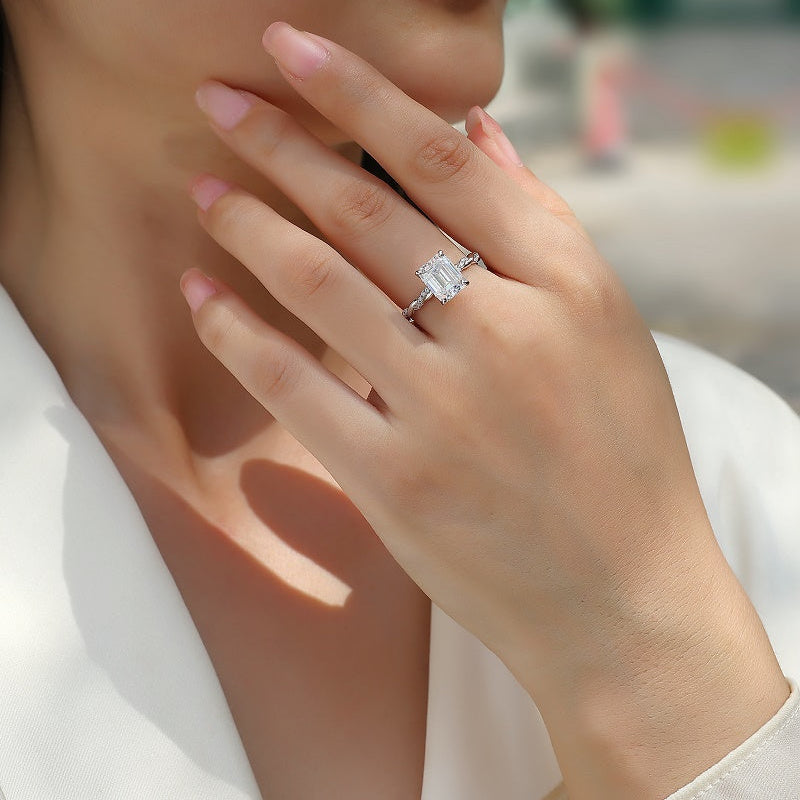 Luxury 5 Carat Round Cut Moissanite Engagement Ring（12）
